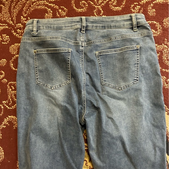 Charlie B Light Blue Denim Pants- size 12- casual fitting jeans- new or like new - Picture 6 of 7